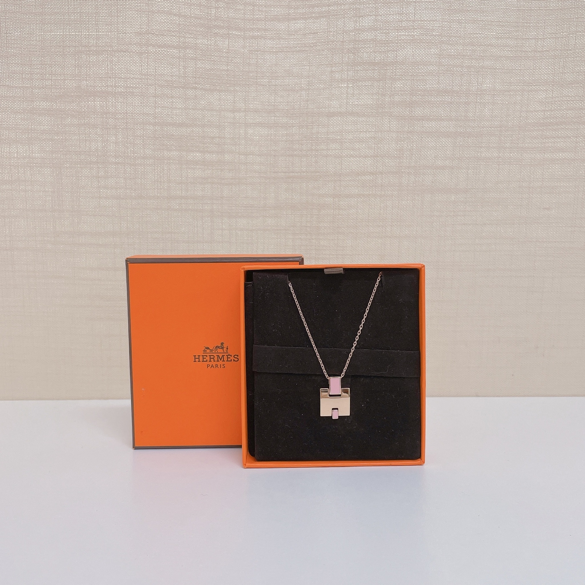 Pre-owned ] Hermes Eileen pendant Necklace ( Rouge H