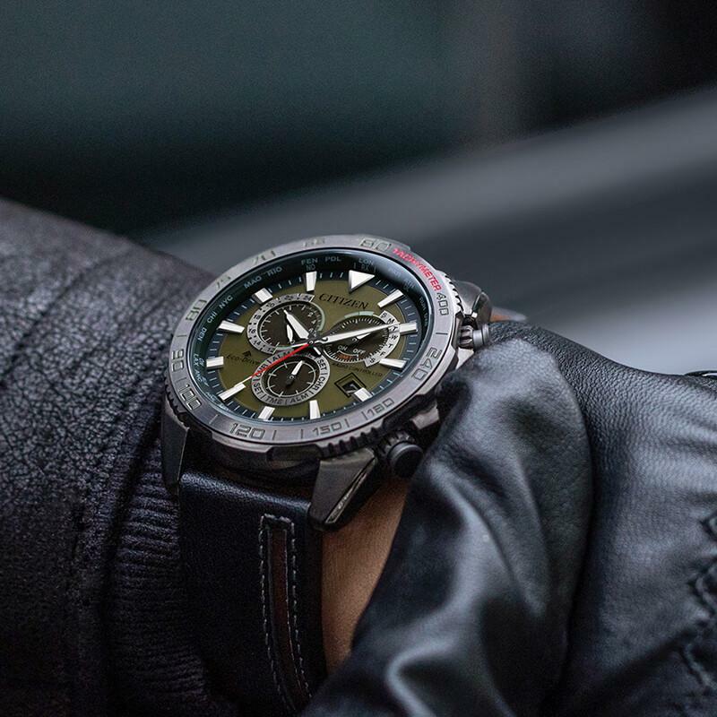 萬年鐘錶 - Citizen 星辰錶  PROMASTER  探險皮革電波對時男錶  CB5037-17X  錶徑44.6MM