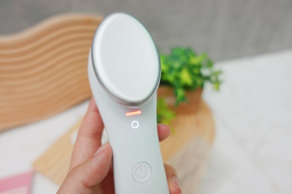 番茄媽媽推薦冷暖緊膚震動按摩美容導入儀，送給媽媽最棒的禮物