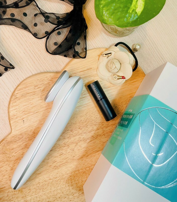 野姜花胡蝶+波掬子推薦冷暖緊膚震動按摩美容導入儀，保養事半功倍