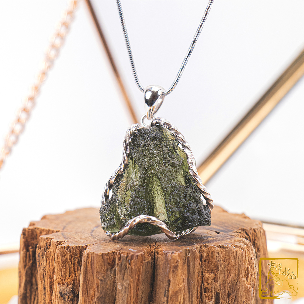 莫爾道玻隕石-捷克隕石墜 11.5g 平衡健康