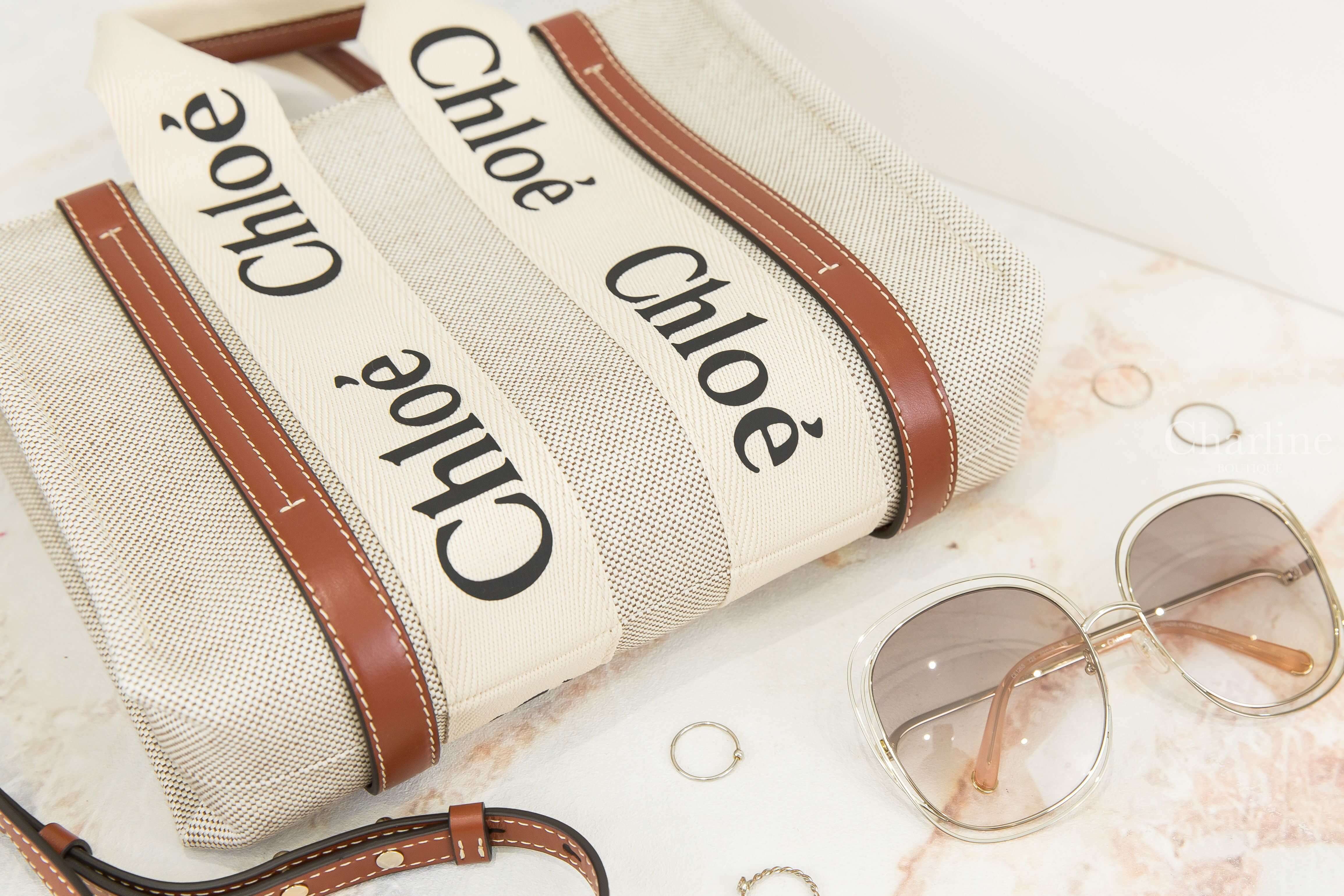 Chloe Small Woody Tote Bag With Strap 米白色帆布拼棕色皮革黑Logo小型提把肩背托特包-Charline Boutique 精品代購