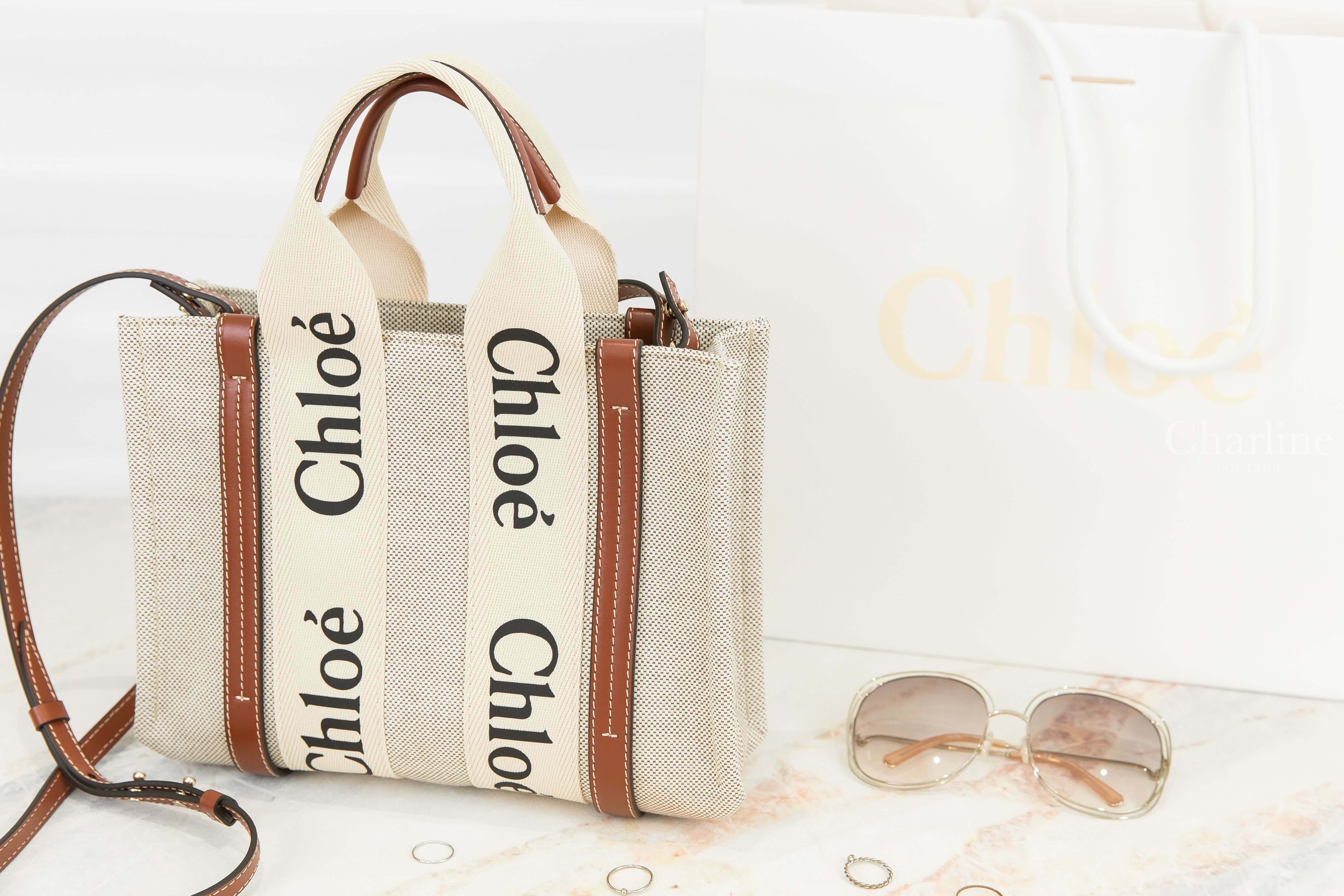 Chloe Small Woody Tote Bag With Strap 米白色帆布拼棕色皮革黑Logo小型提把肩背托特包-Charline Boutique 精品代購