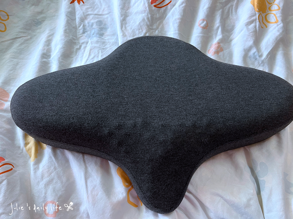 跟著Julie一起走吧推薦優扶磁石護頸枕，送給媽媽最好的禮物