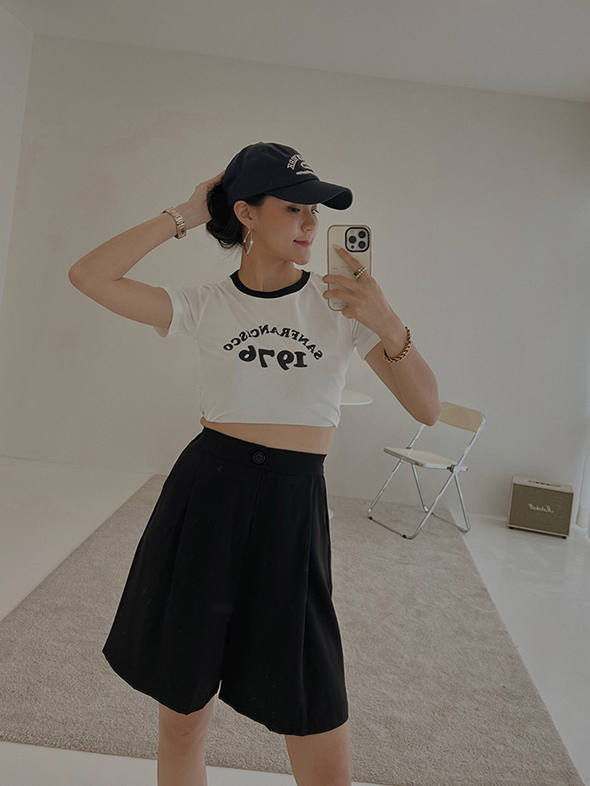 1976滾邊短版合身字母上衣*5色