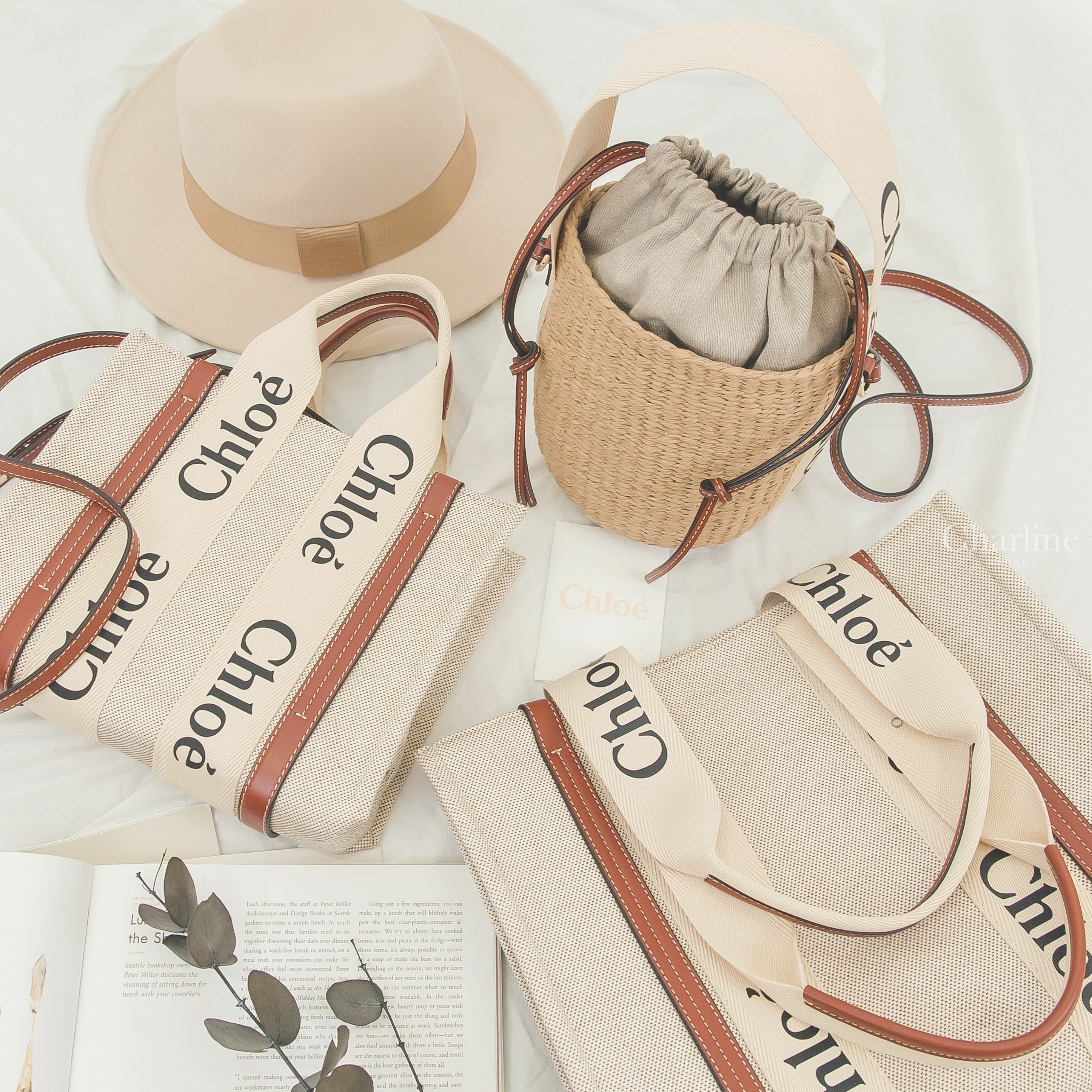 Chloe Tote 米白色帆布拼棕色皮革黑Logo小型托特包,Chloe Tote 米白色帆布拼棕色皮革黑Logo中型托特包,Chloe Basket 米白色帆布黑Logo提把小型草編手提水桶肩背包-Charline Boutique 精品代購