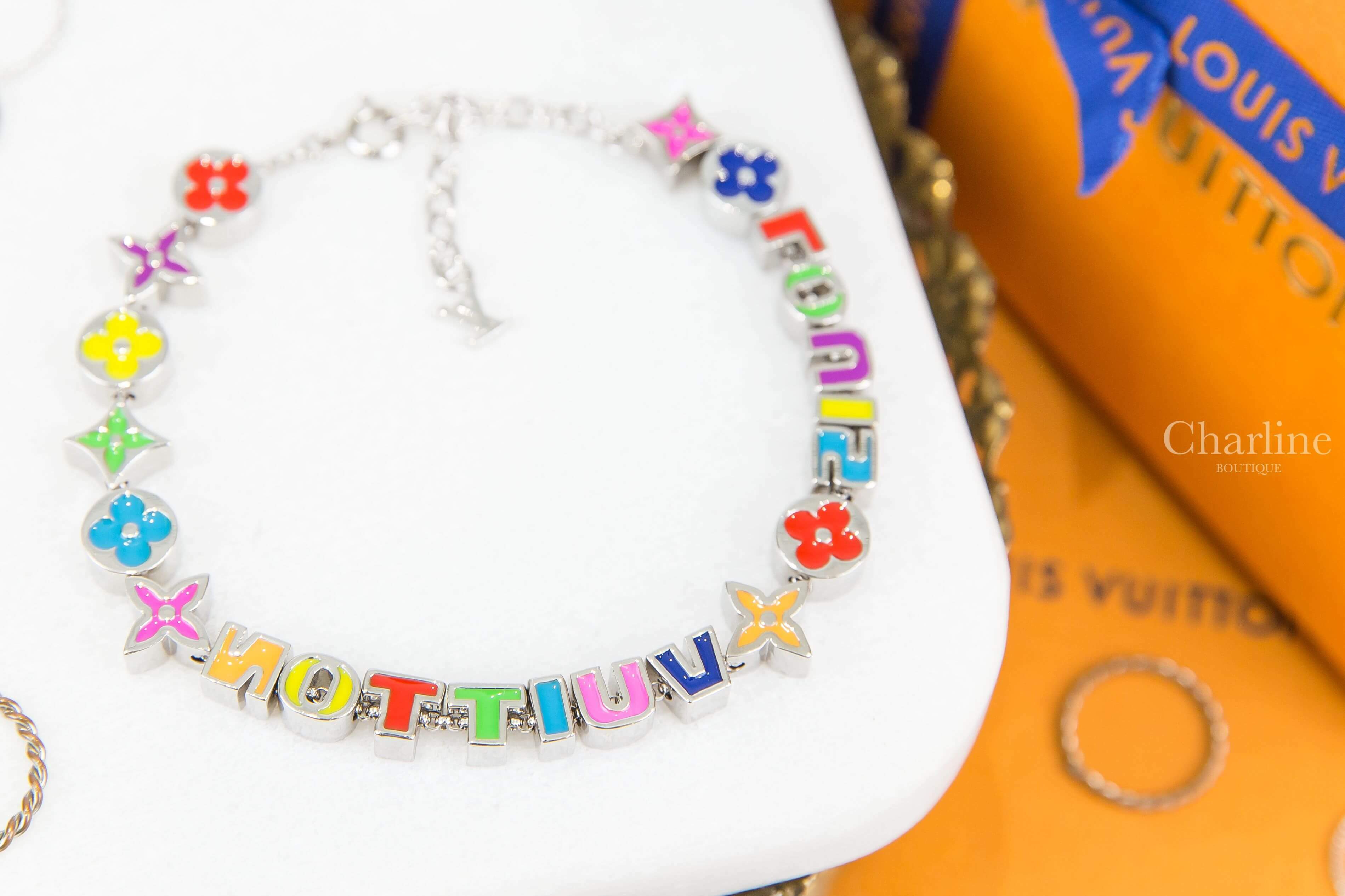 Louis Vuitton Monogram Party Bracelet 彩色經典圖徽字母珠飾銀色手鍊-Charline Boutique 精品代購