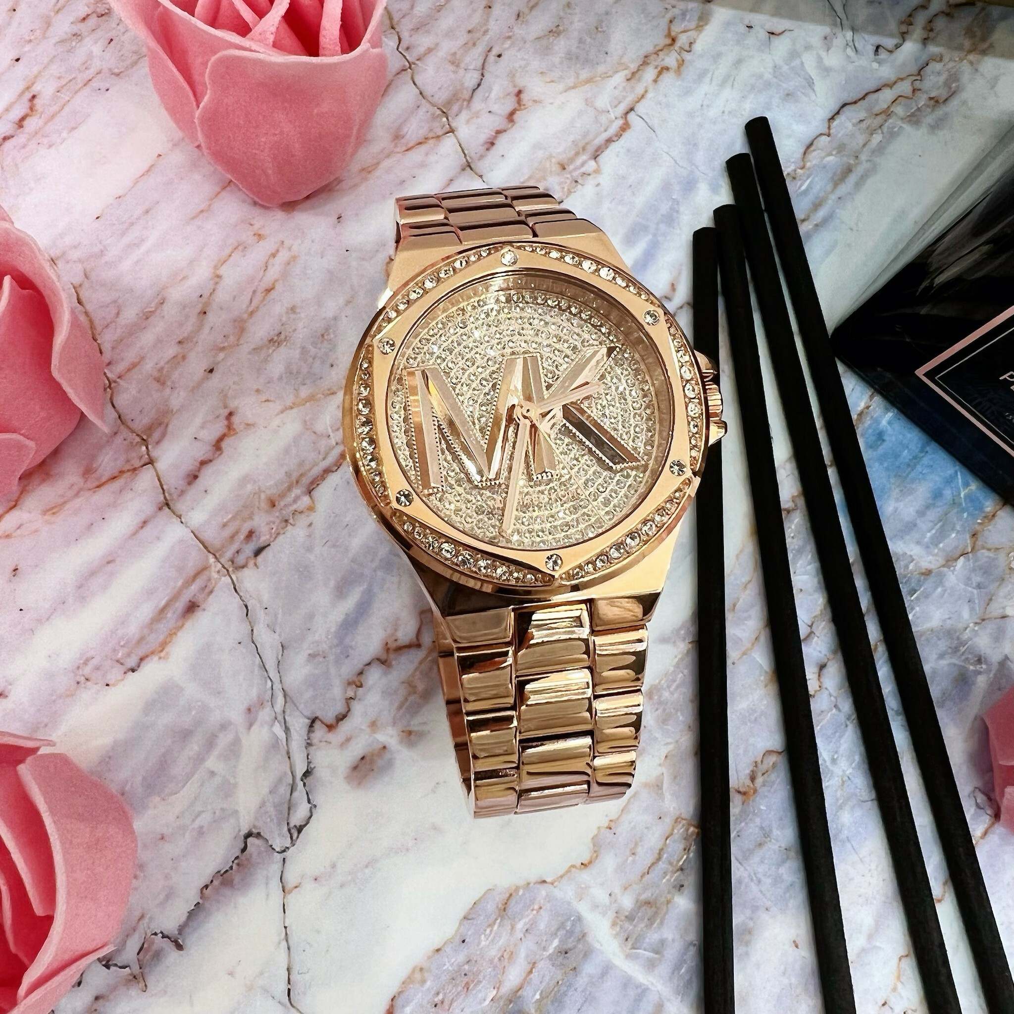 【MICHAEL KORS】LOGO滿鑽設計潮流腕錶 MK7230(玫) / MK7229(金) 37mm  現代鐘錶