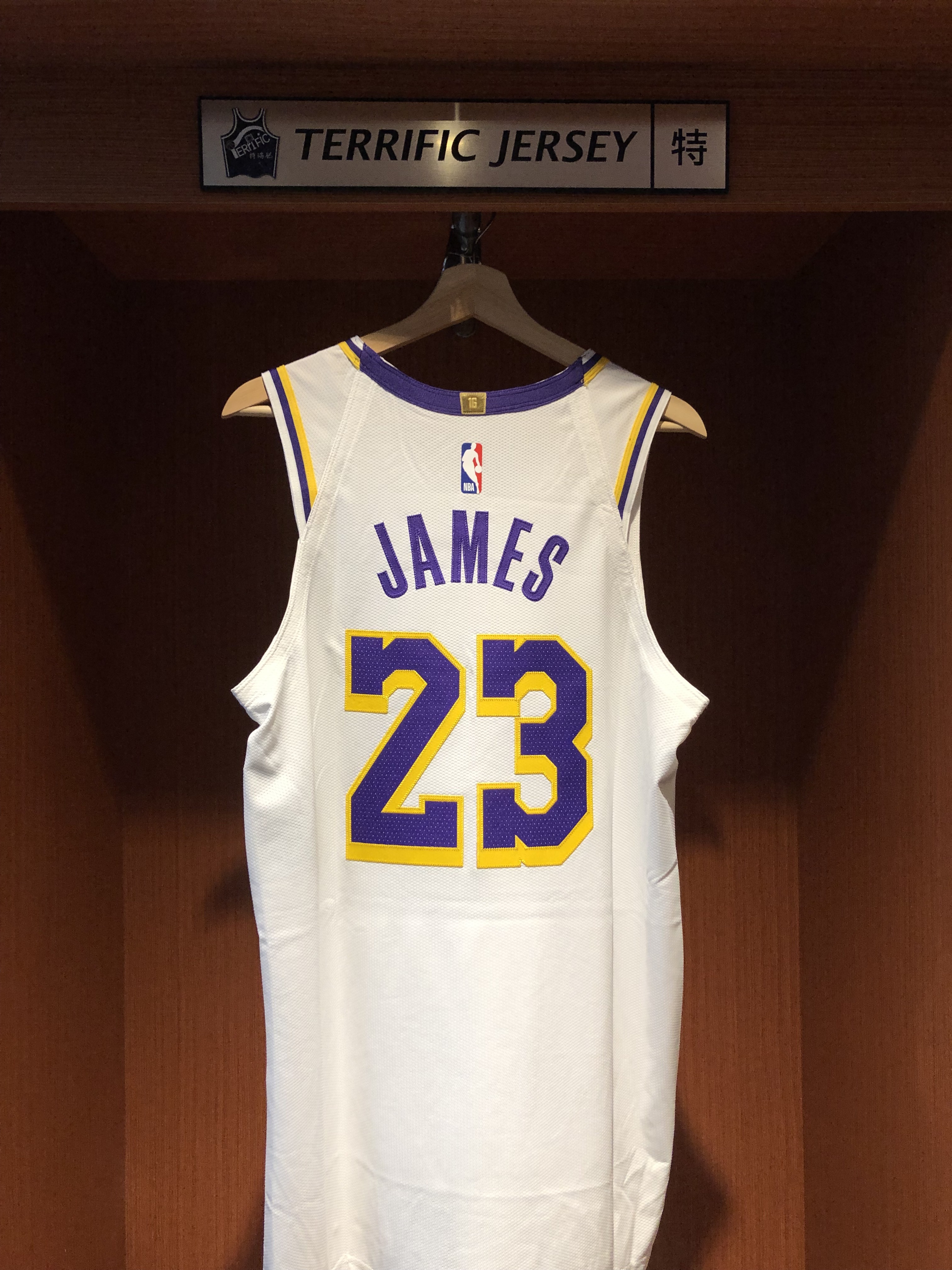 NBA球衣 Lebron James 洛杉磯湖人白 Association Nike Authentic 球員版 電繡 含贊助商標 全新