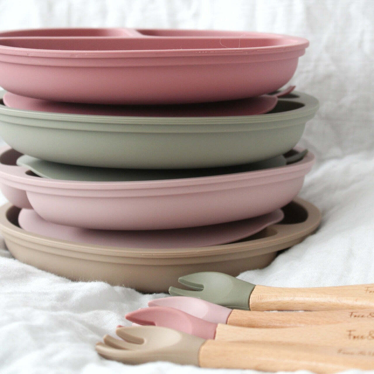 Foxx & Willow plate and fork set