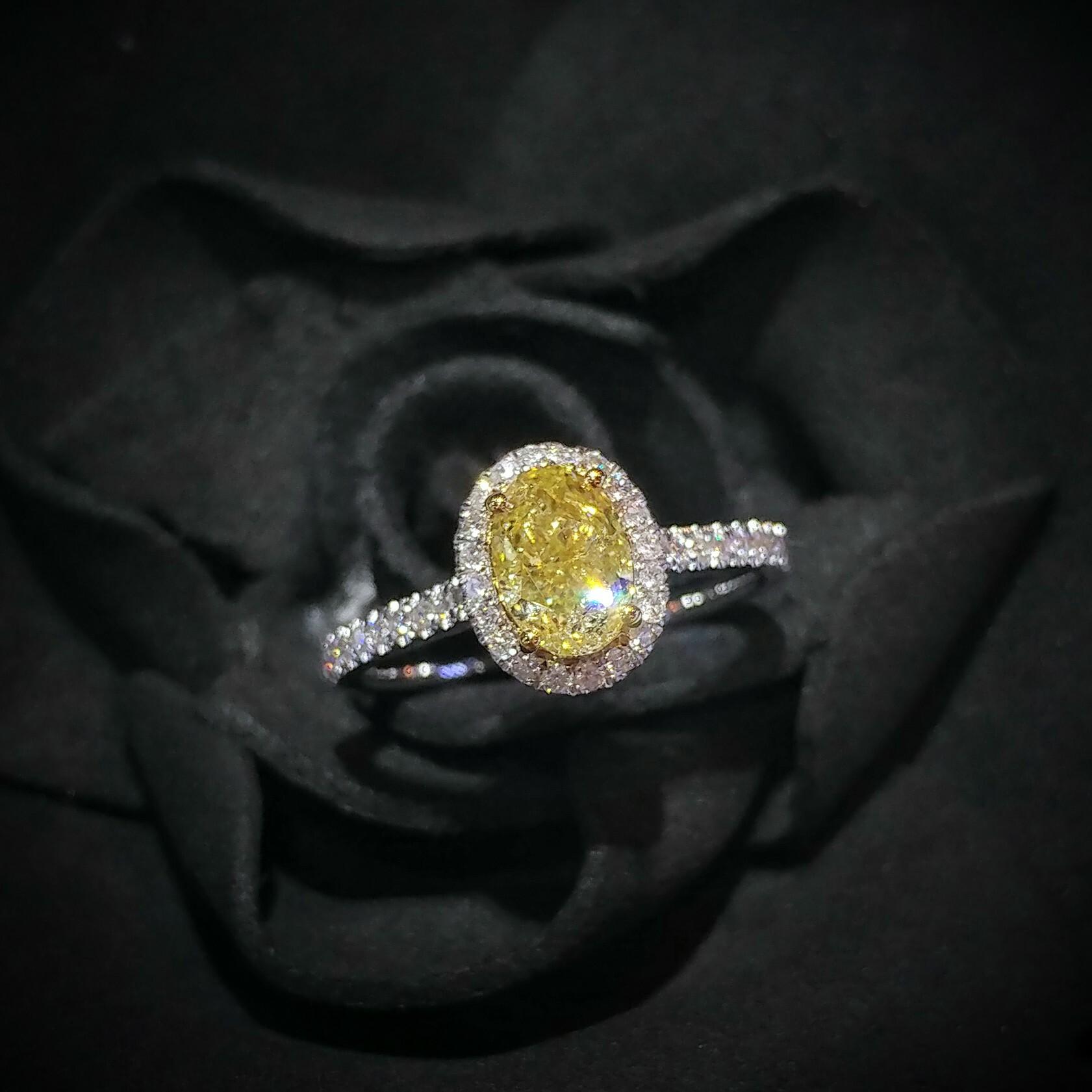 18K Gold 1.02ct Fancy Yellow Diamond Ring
