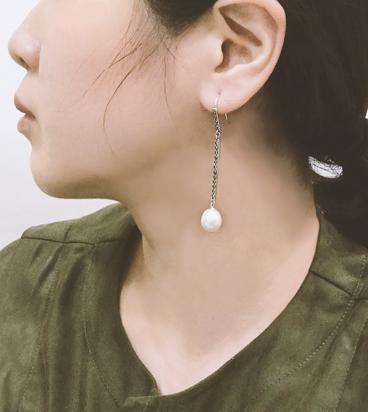 俐落垂吊珍珠耳環