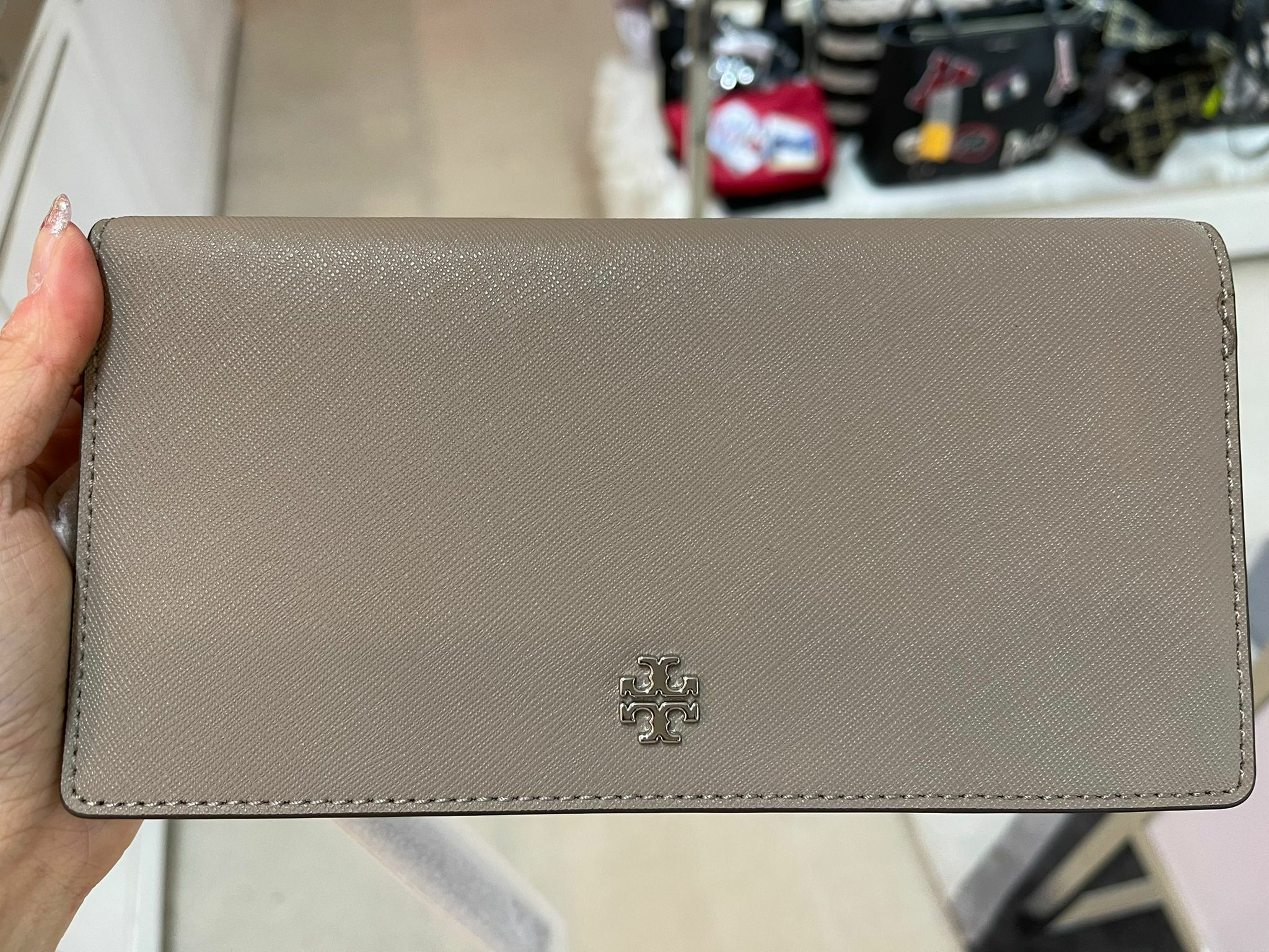 [S] TORY BURCH EMERSON SLIM WRISTLET ENVELOPE WALLET, GRAY HERON 082, 78609-082 (STB96)