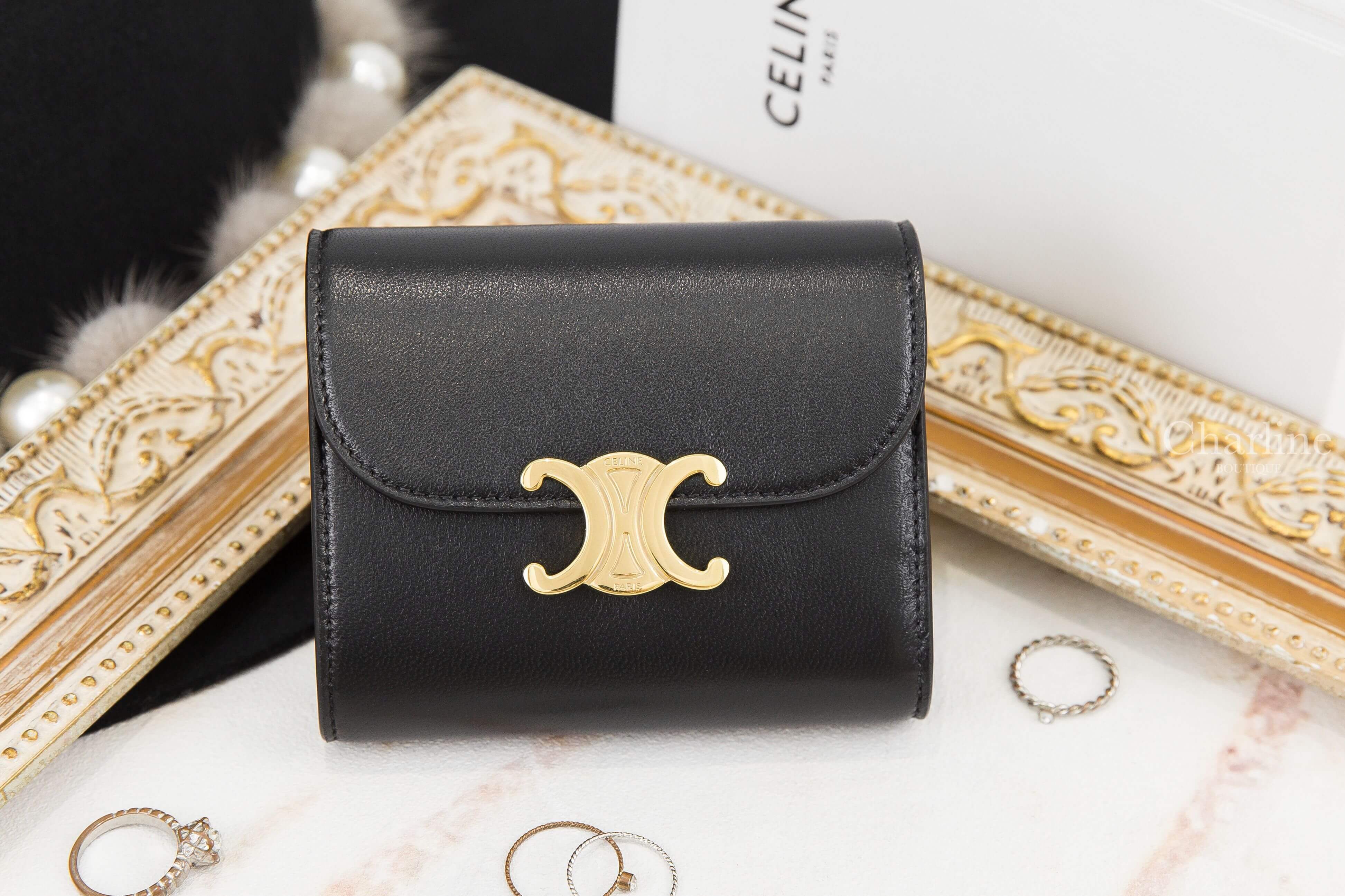 Celine Small Triomphe Wallet In Shiny Smooth Lambskin 黑色羊皮凱旋門金釦三折短夾-Charline Boutique 精品代購