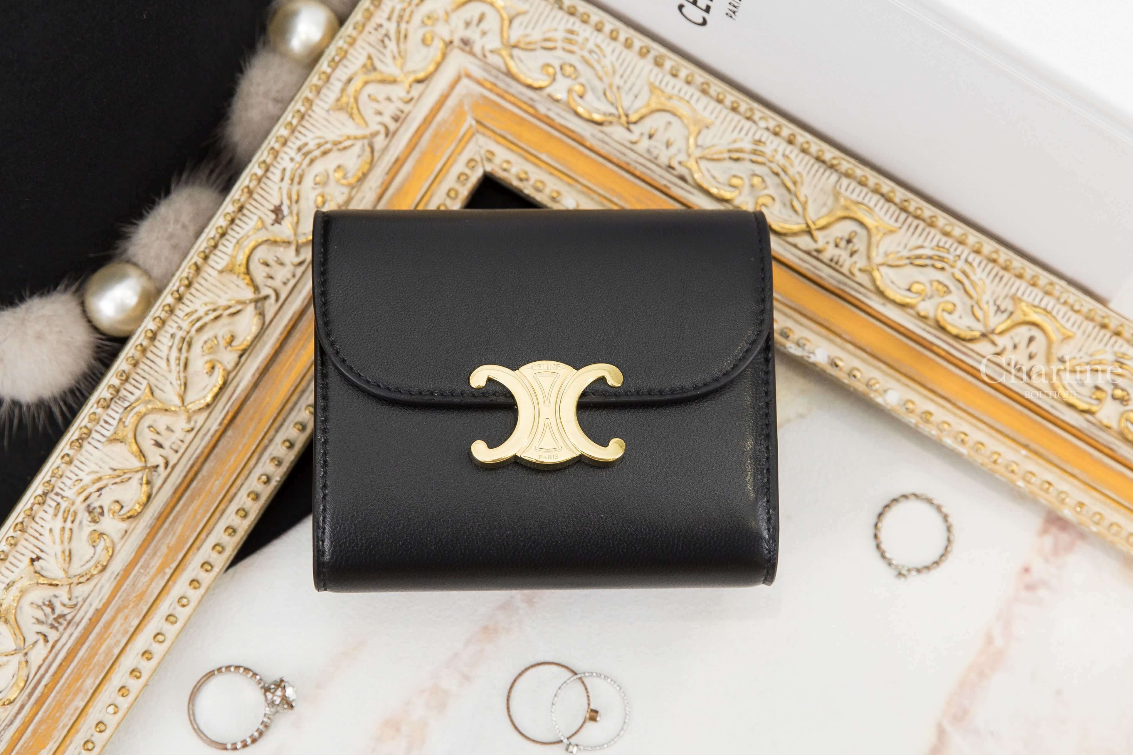 Celine Small Triomphe Wallet In Shiny Smooth Lambskin 黑色羊皮凱旋門金釦三折短夾-Charline Boutique 精品代購
