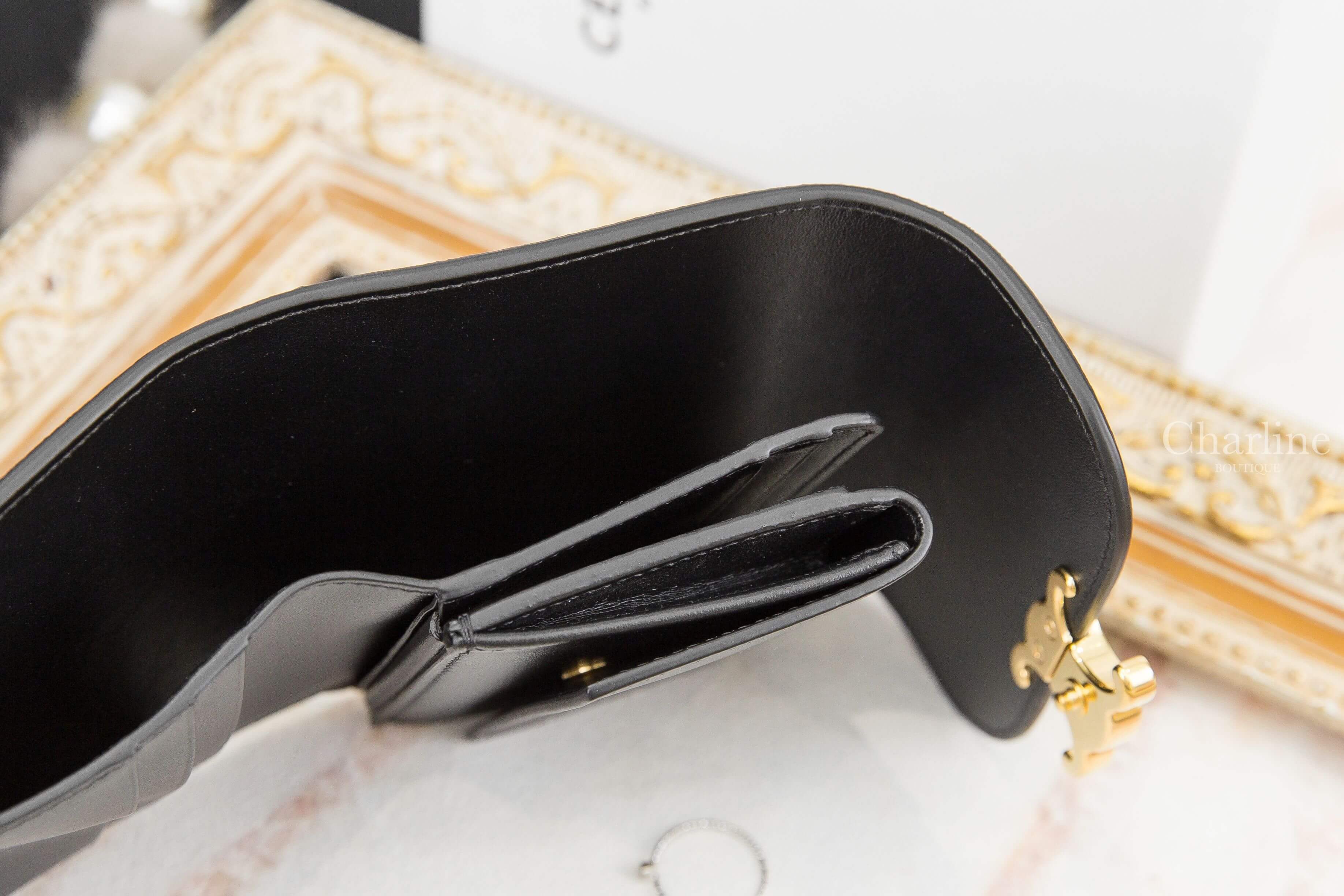 Celine Small Triomphe Wallet In Shiny Smooth Lambskin 黑色羊皮凱旋門金釦三折短夾-Charline Boutique 精品代購