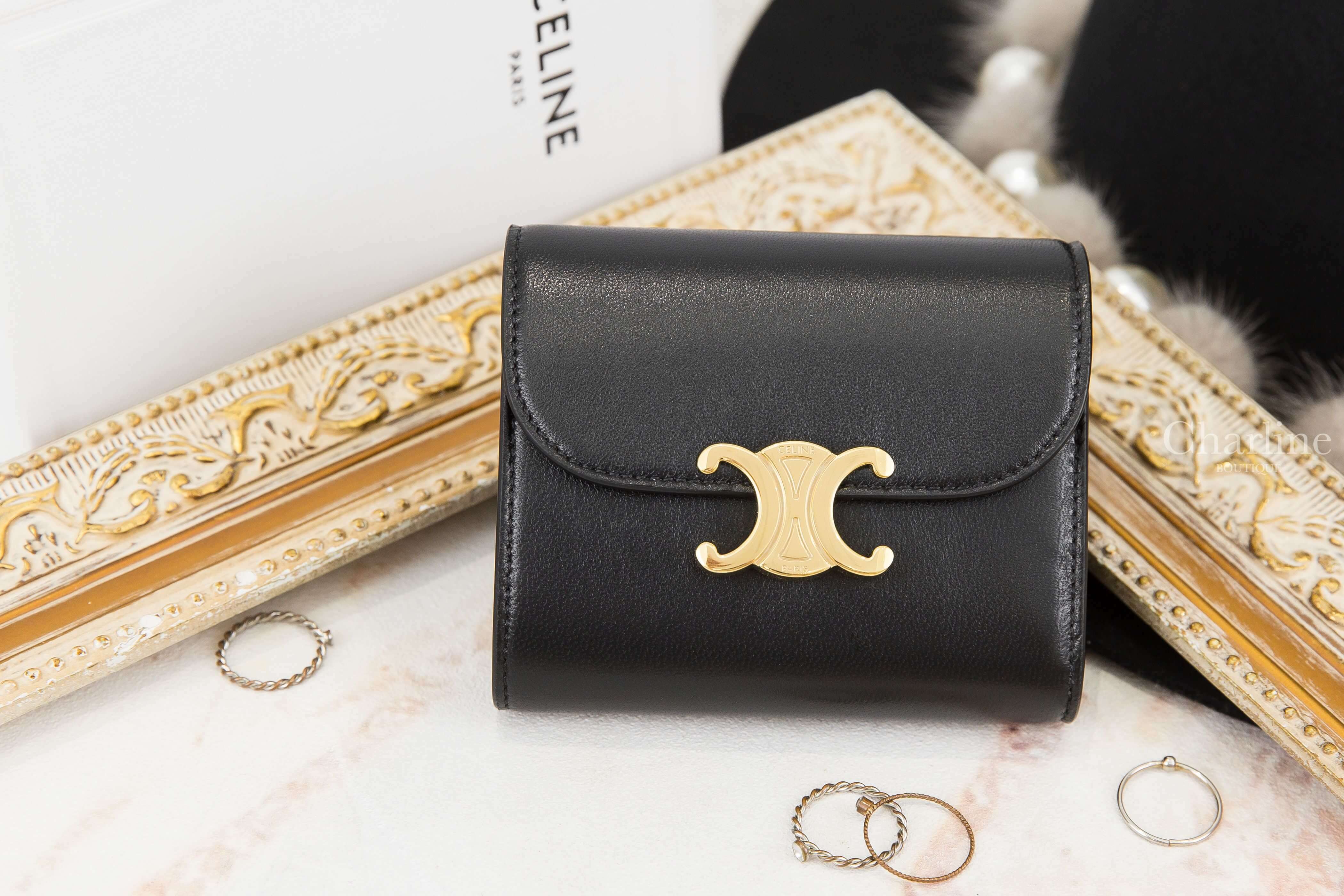 Celine Small Triomphe Wallet In Shiny Smooth Lambskin 黑色羊皮凱旋門金釦三折短夾-Charline Boutique 精品代購