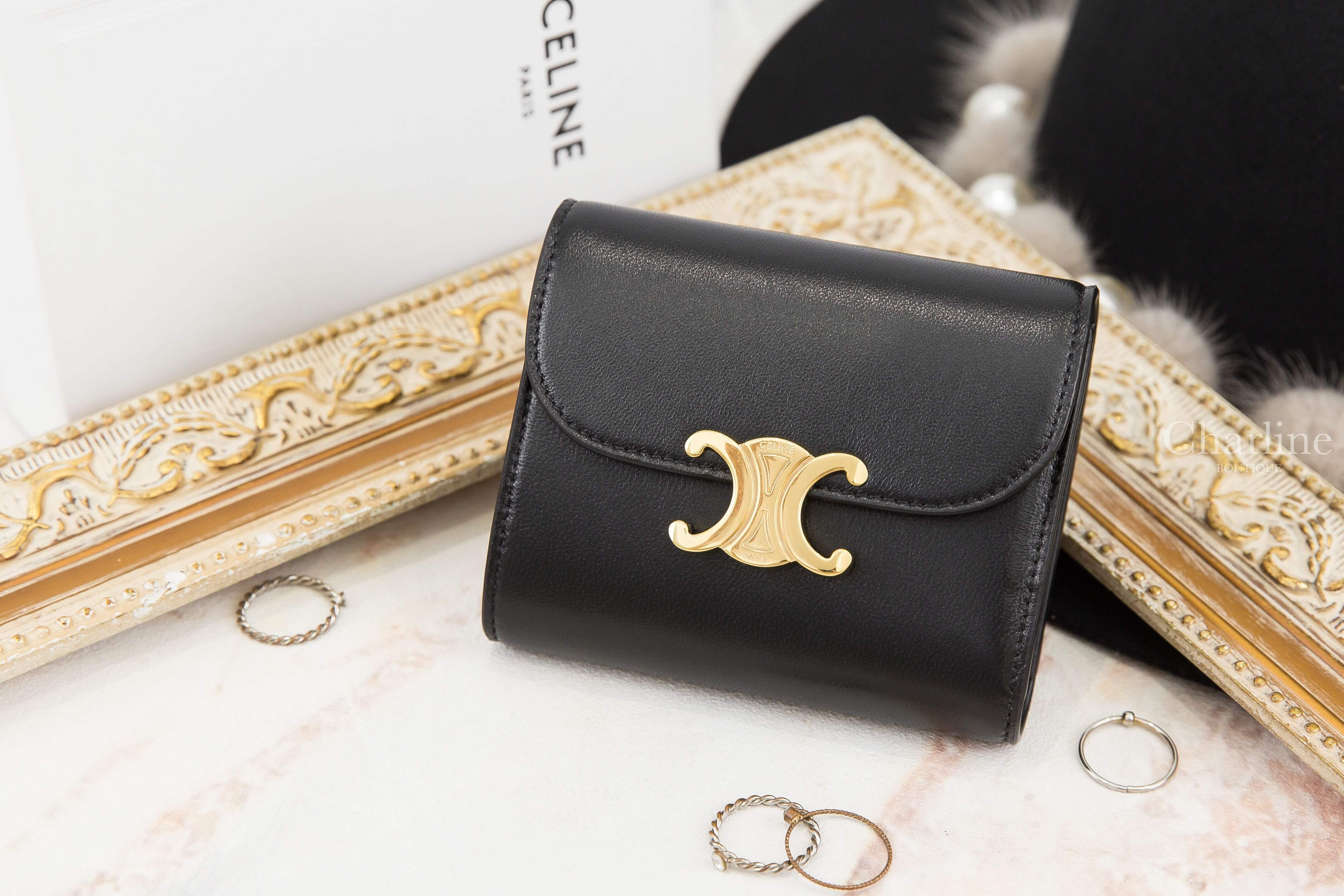 Celine Small Triomphe Wallet In Shiny Smooth Lambskin 黑色羊皮凱旋門金釦三折短夾-Charline Boutique 精品代購