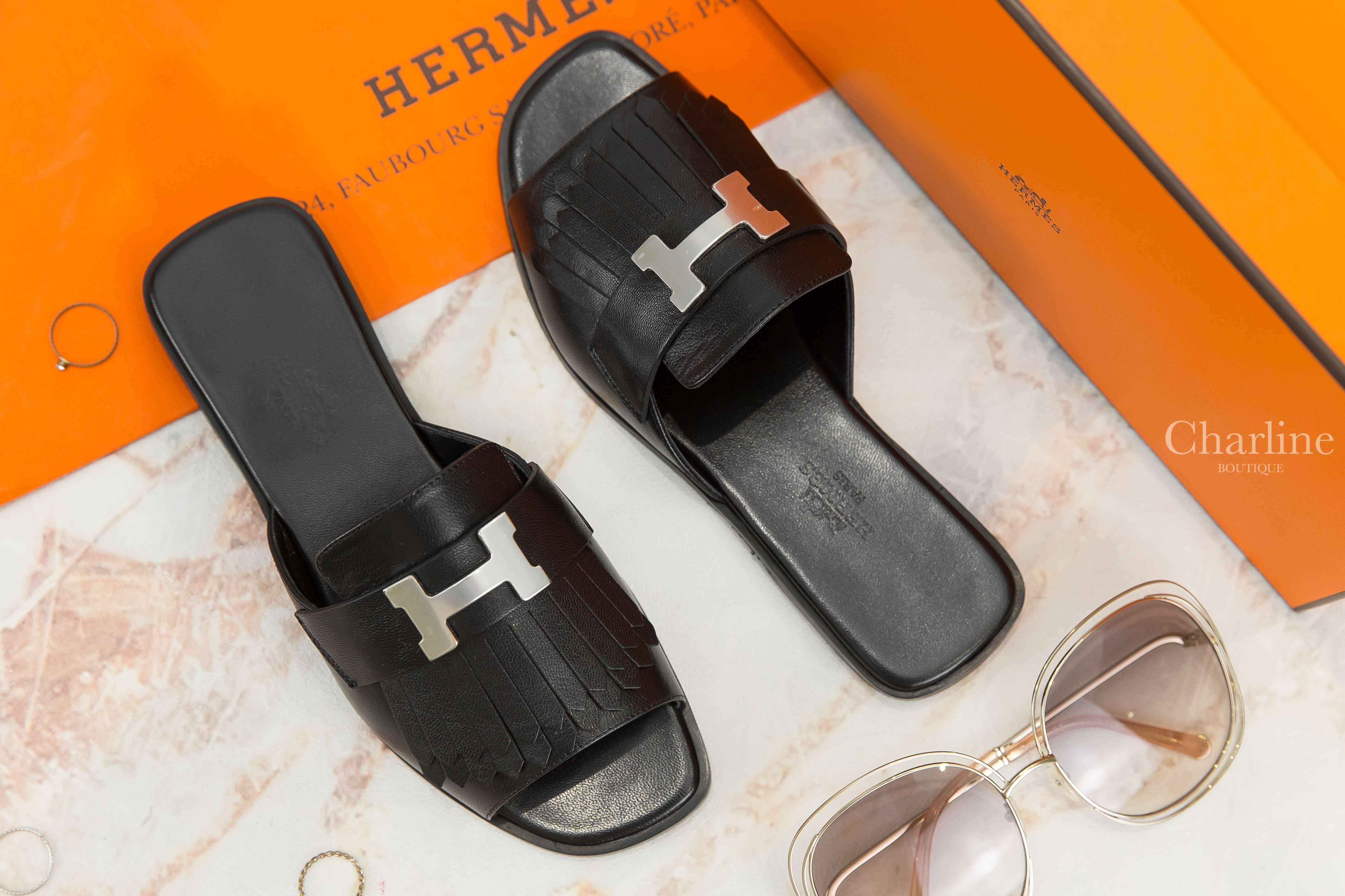 Hermès Auteuil Sandal 黑色銀釦H流蘇小牛皮平底拖鞋-Charline Boutique 精品代購