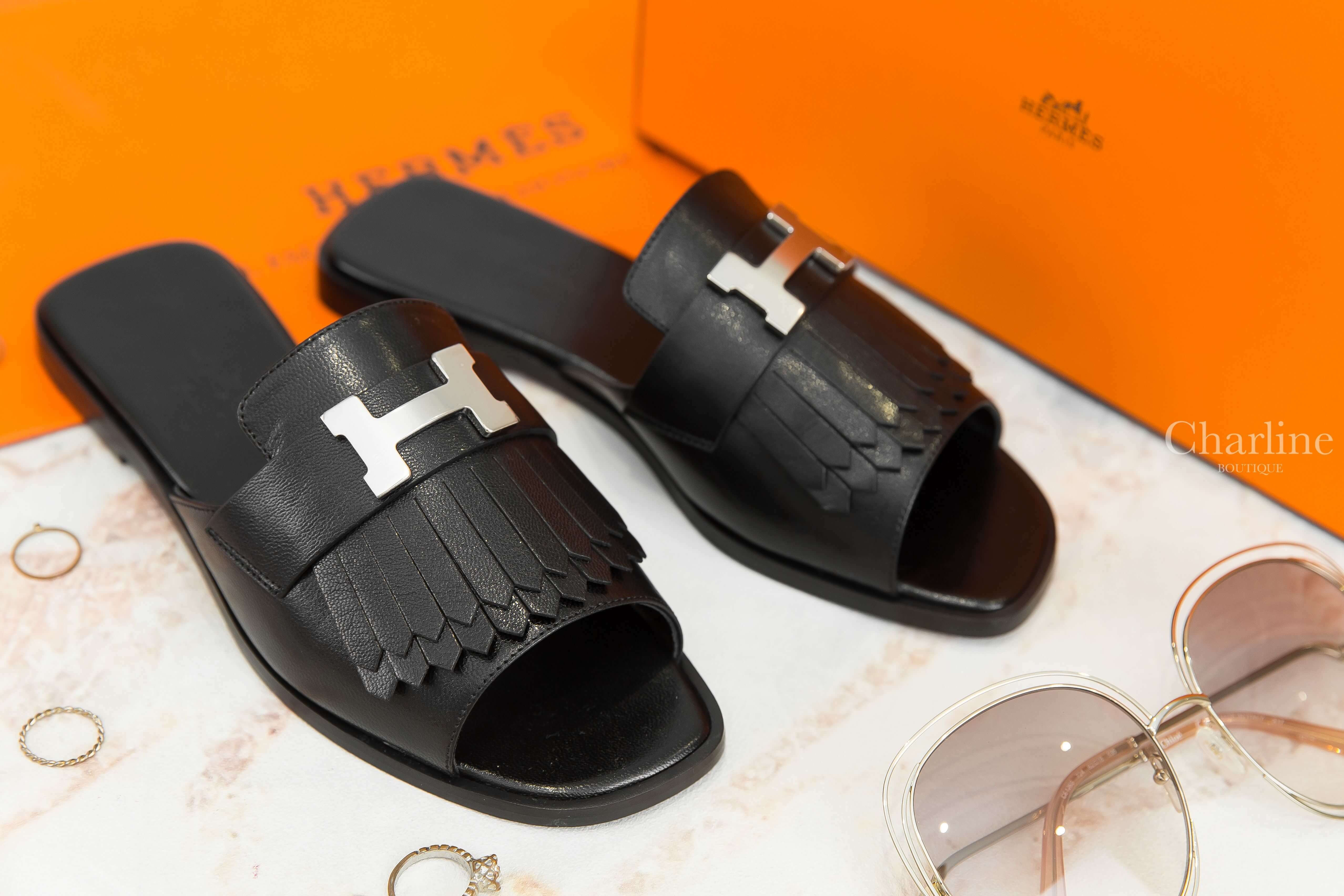 Hermès Auteuil Sandal 黑色銀釦H流蘇小牛皮平底拖鞋-Charline Boutique 精品代購