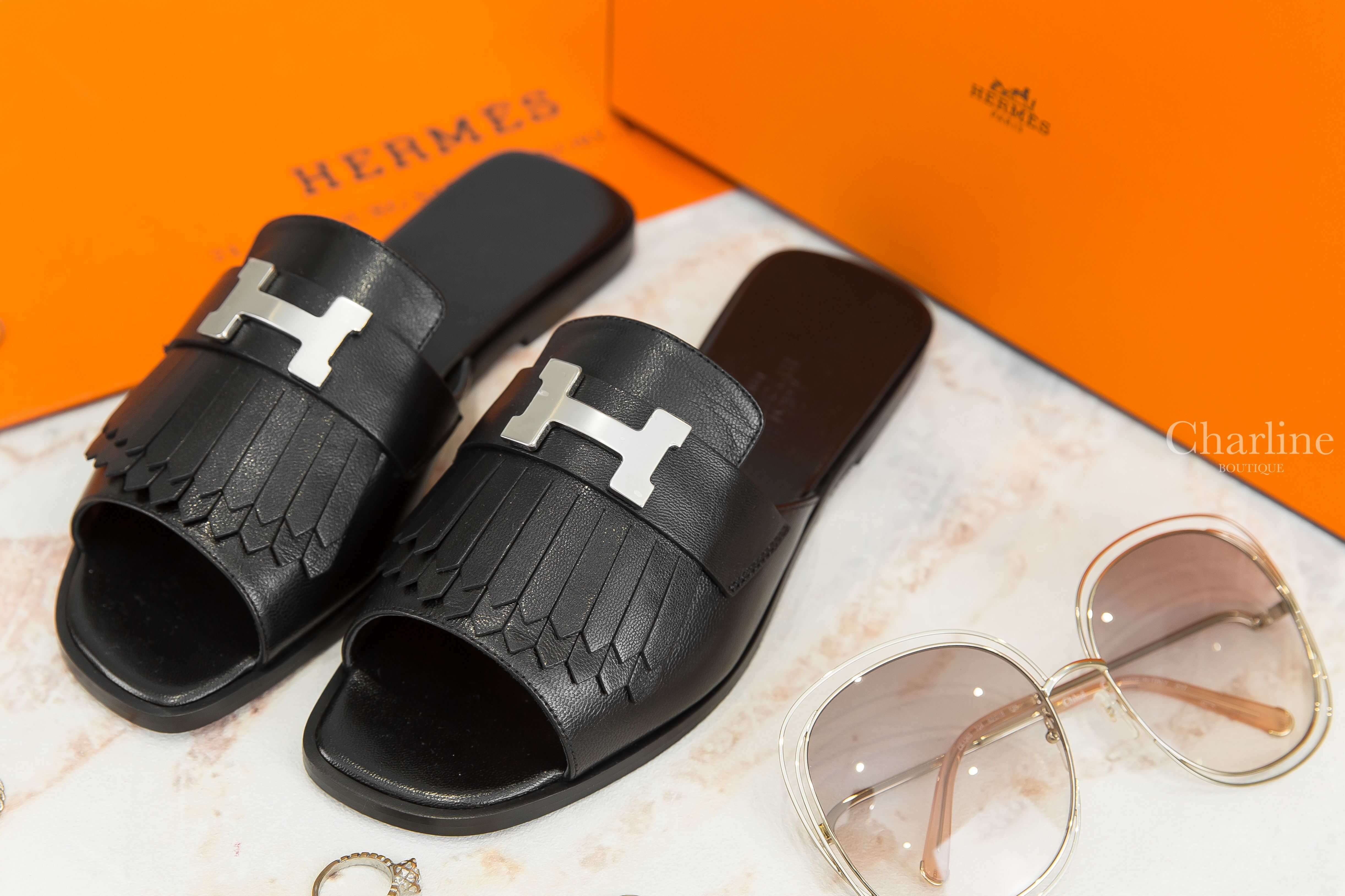 Hermès Auteuil Sandal 黑色銀釦H流蘇小牛皮平底拖鞋-Charline Boutique 精品代購