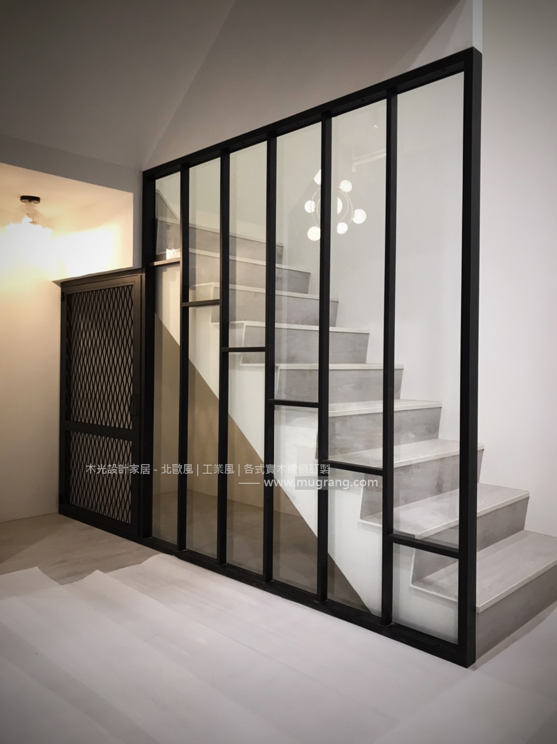 工業風玻璃實木鐵件屏風訂製