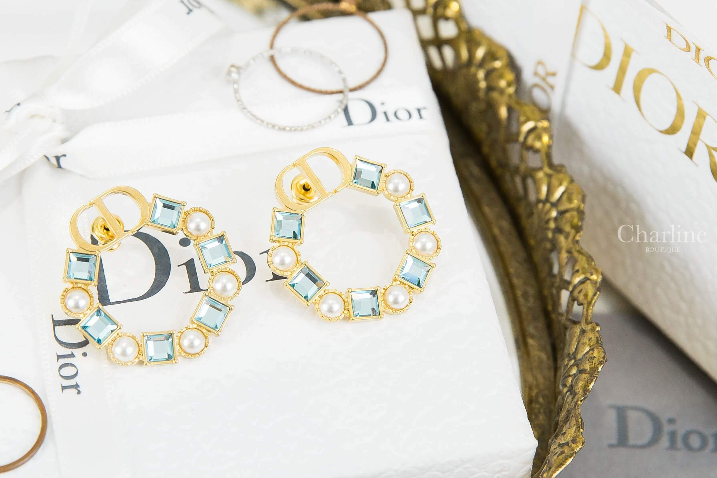 Dior Petit CD Earrings 金色CD白色珍珠淺藍色水晶圓形耳環-Charline Boutique 精品代購