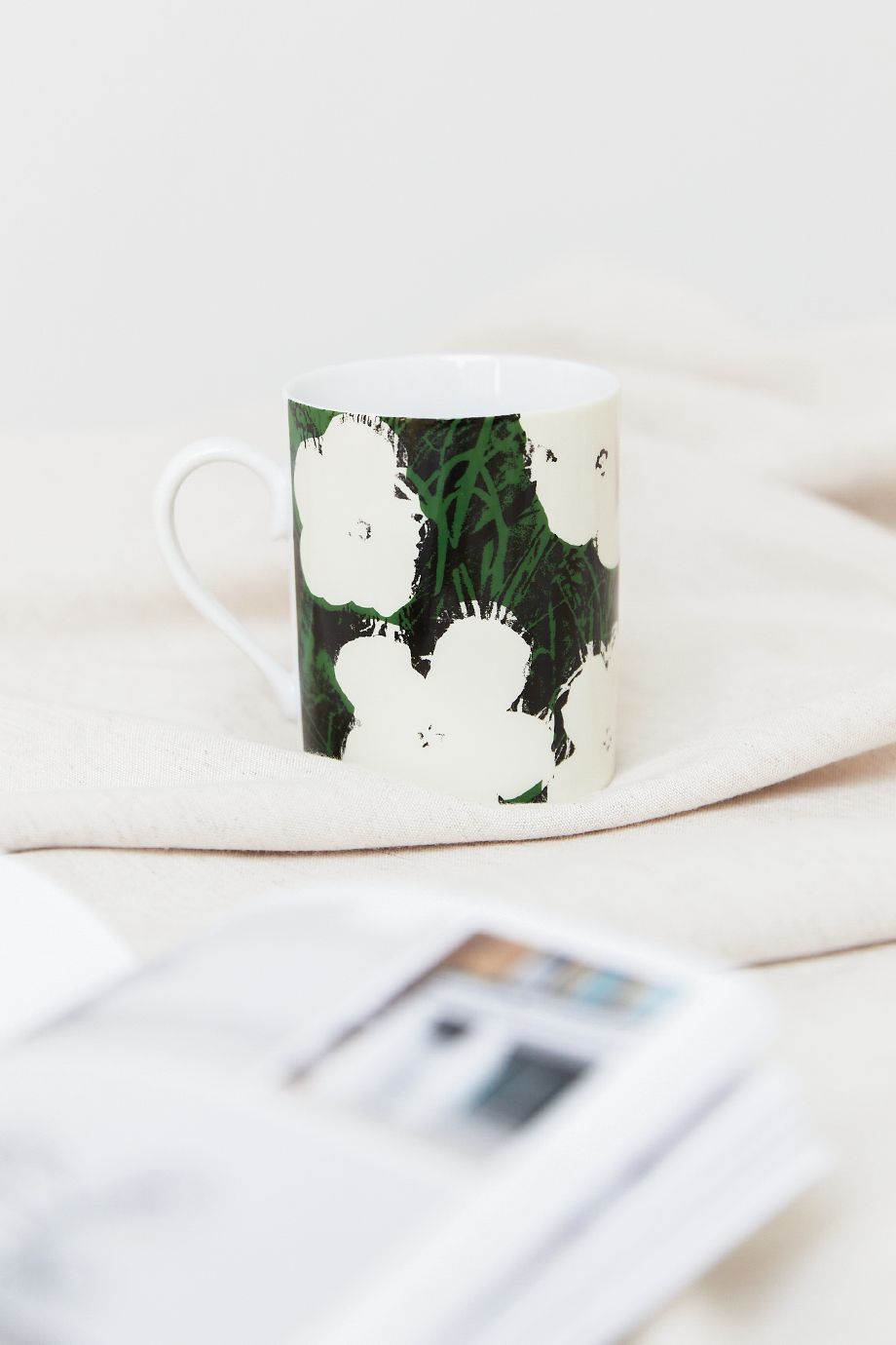 Ligne Blanche Paris｜安迪沃荷馬克杯 -綠地中的白花