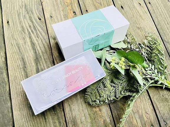 TWO寶媽咪推薦冷暖緊膚震動按摩導入儀，全臉保養事半功倍。