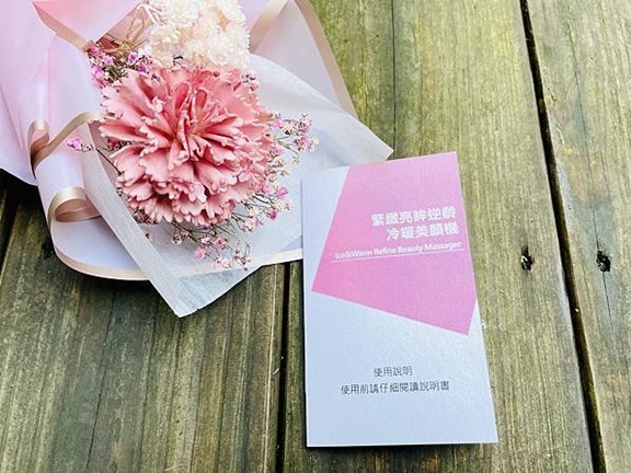 TWO寶媽咪推薦冷暖緊膚震動按摩導入儀，全臉保養事半功倍。