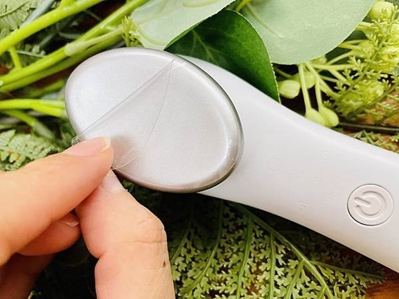 TWO寶媽咪推薦冷暖緊膚震動按摩導入儀，全臉保養事半功倍。