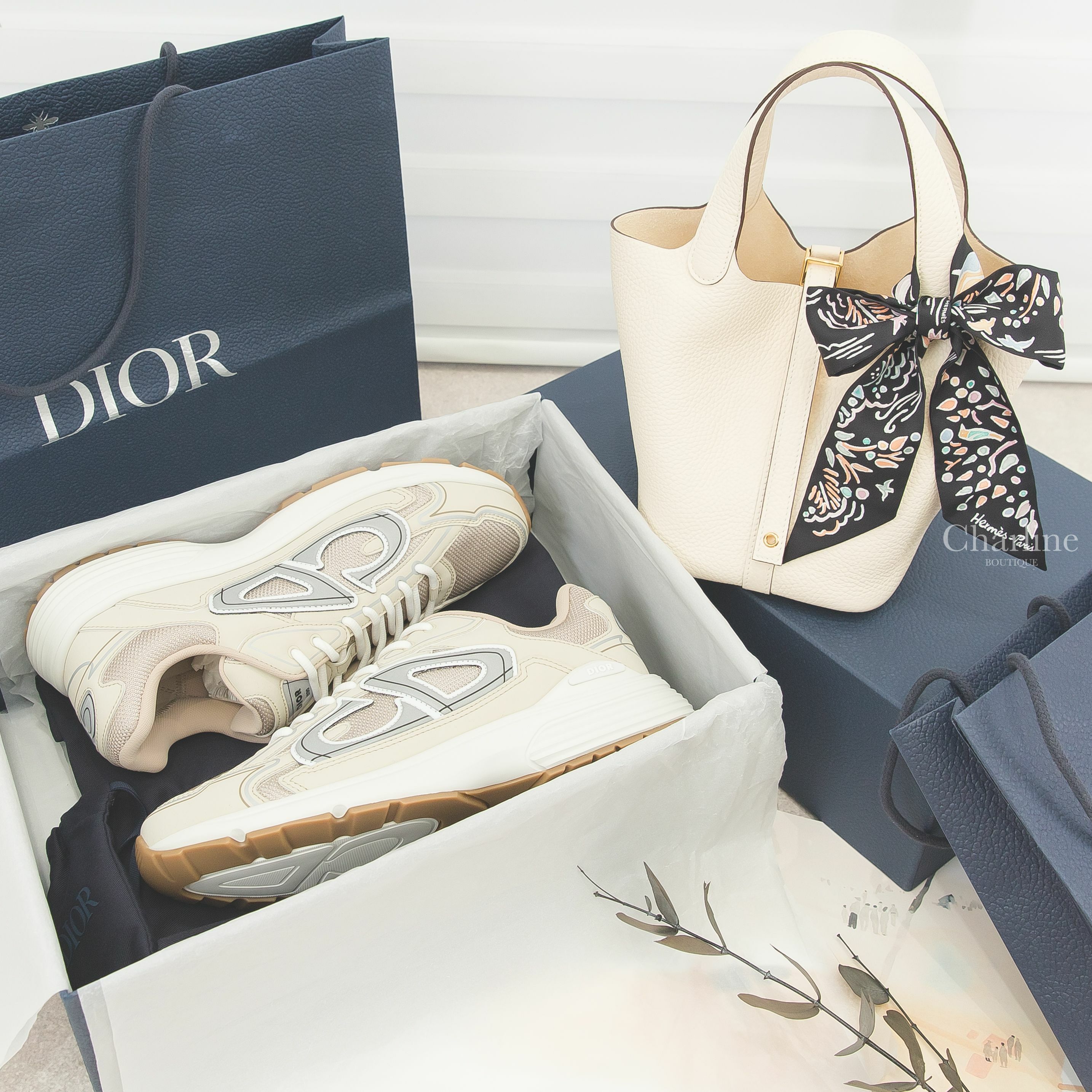 Dior Sneaker 奶油色網狀布面灰色CD運動鞋,Hermès Picotin 18cm I2 T/C 奶油白金釦,Hermès Twilly 黑色/綠色/玫瑰粉春天島嶼絲巾-Charline Boutique 精品代購