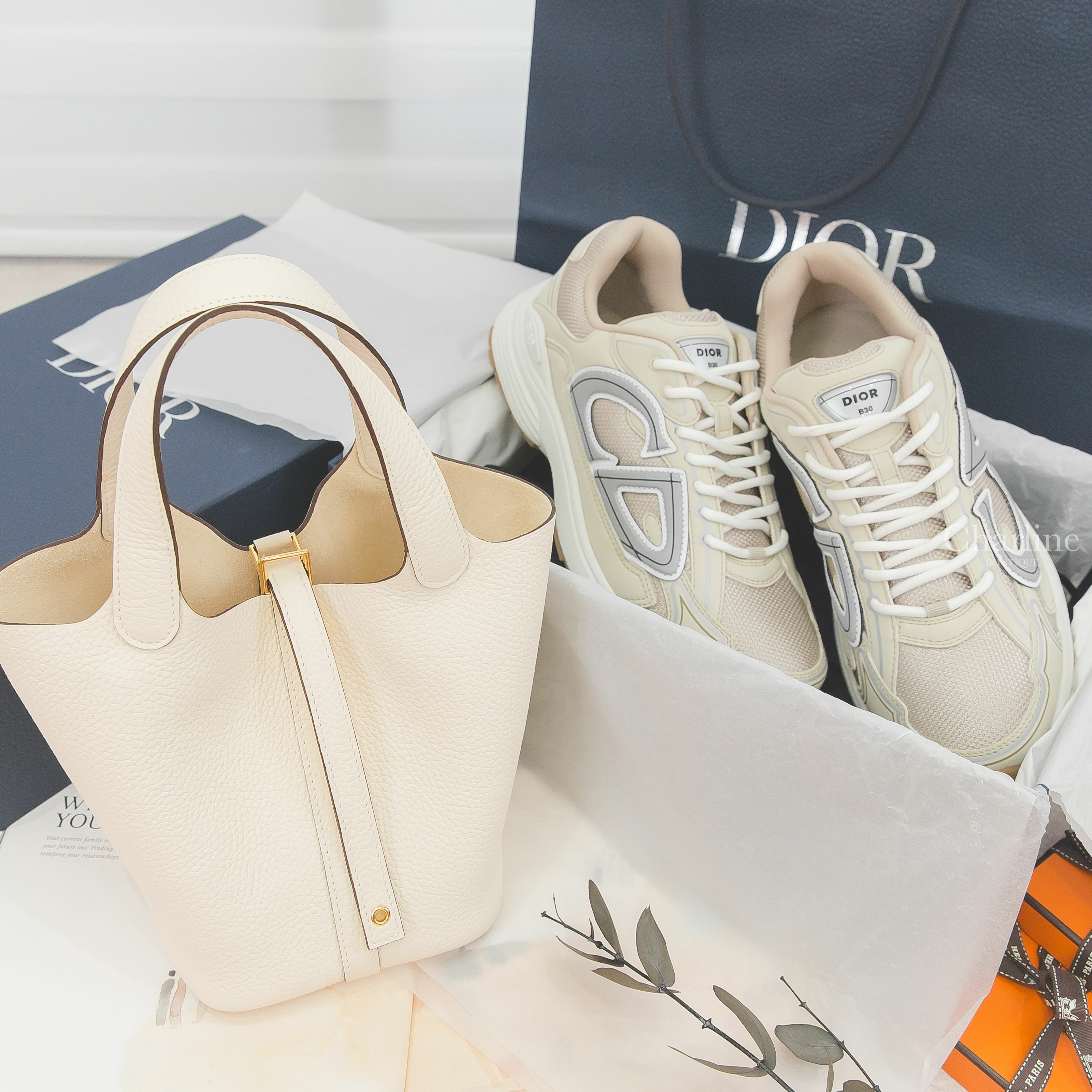 Dior B30 Sneaker 奶油色網狀布面灰色CD運動鞋,Hermès Picotin Lock 18cm I2 Nata Taurillon Clemence U刻奶油白金釦小型提把水桶包-Charline Boutique 精品代購