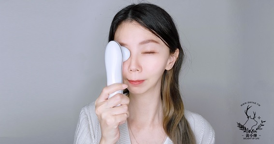 黃小燁推薦冷暖緊膚震動按摩導入儀，每天五分鐘全臉保養。