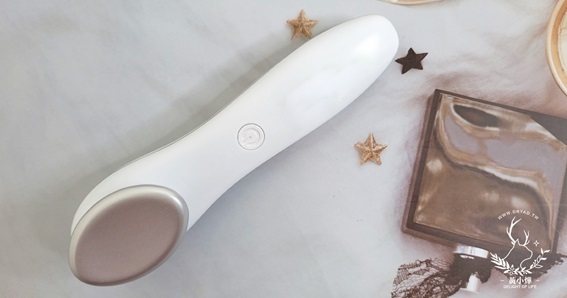 黃小燁推薦冷暖緊膚震動按摩導入儀，每天五分鐘全臉保養。