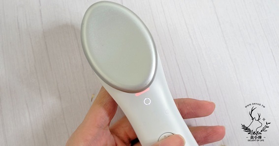 黃小燁推薦冷暖緊膚震動按摩導入儀，每天五分鐘全臉保養。