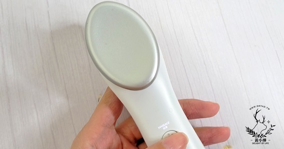 黃小燁推薦冷暖緊膚震動按摩導入儀，每天五分鐘全臉保養。