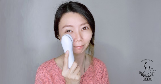 黃小燁推薦冷暖緊膚震動按摩導入儀，每天五分鐘全臉保養。