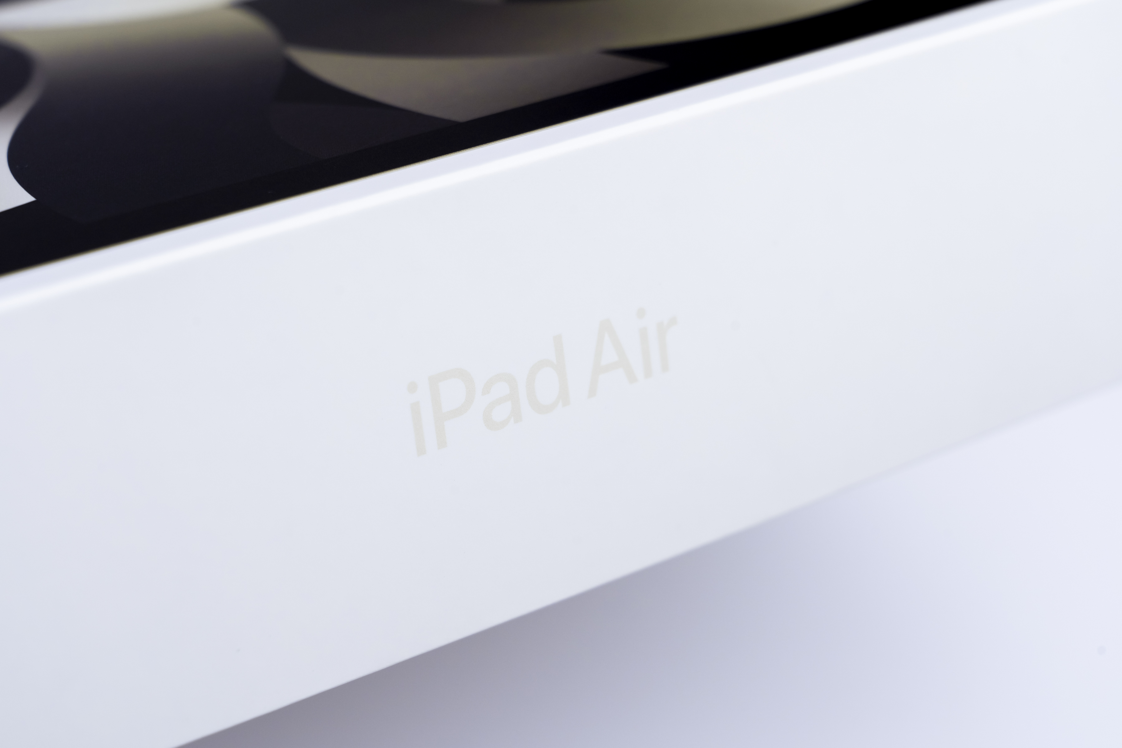 全新iPad Air 5 與保護殼、類紙膜開箱！AHAStyle