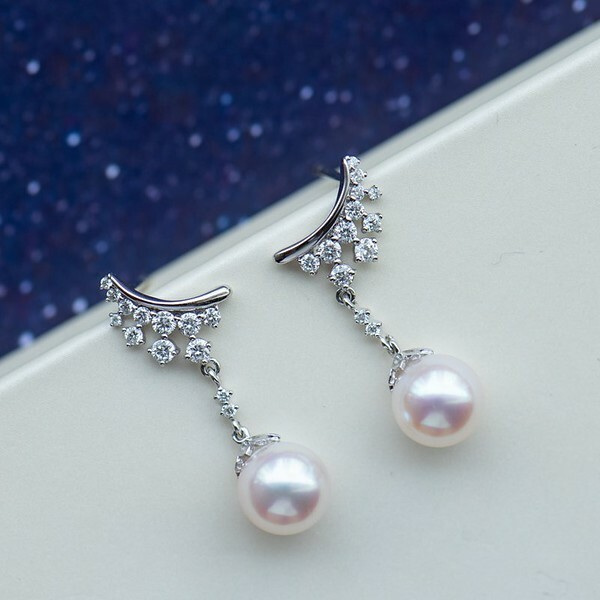 18K Angel Wing Akoya Pearl earring