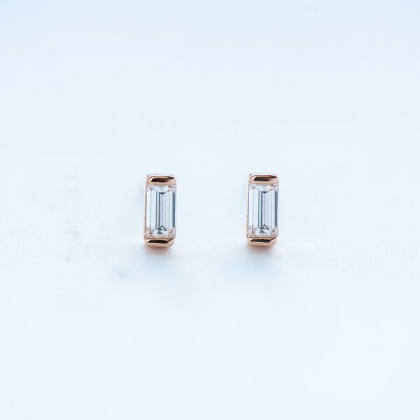 18K Tiny Baguette Diamond Earring