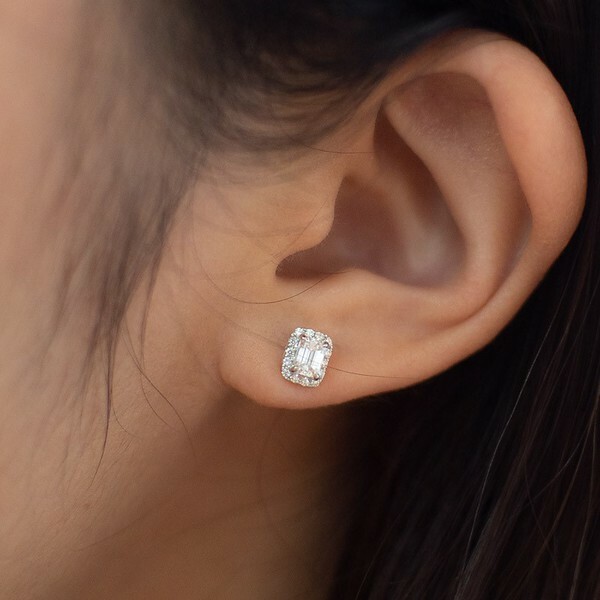 18K Emerald Cut Diamond Earring