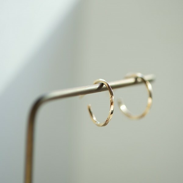 18K Twisted Hook Earring