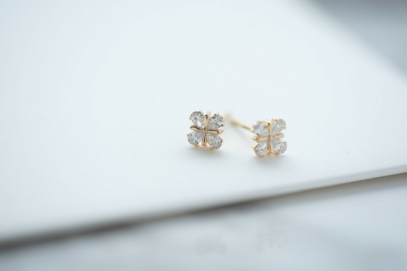 18K Diamond Earring