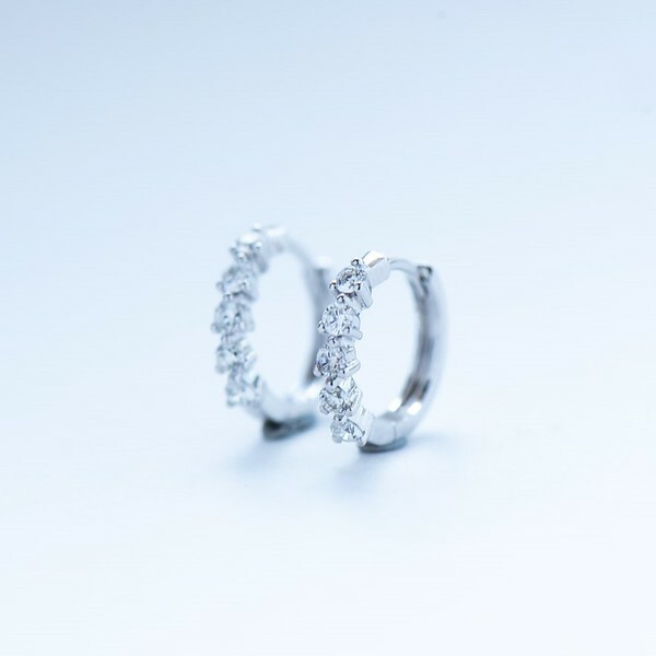 18K Fishbone Diamond Hoop Earring