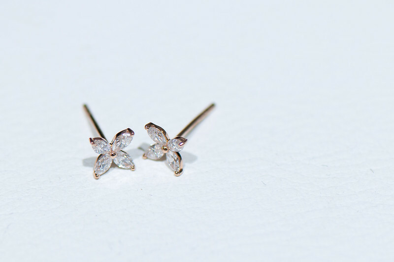 18K Petite Floral Diamond Earring