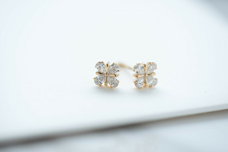 18K Diamond Earring