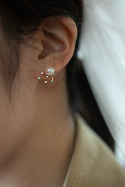 18K Gypsophila Akoya Pearl 6.5mm Diamond Earring