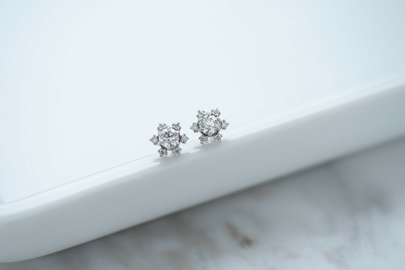 18K Sakura Diamond Earring