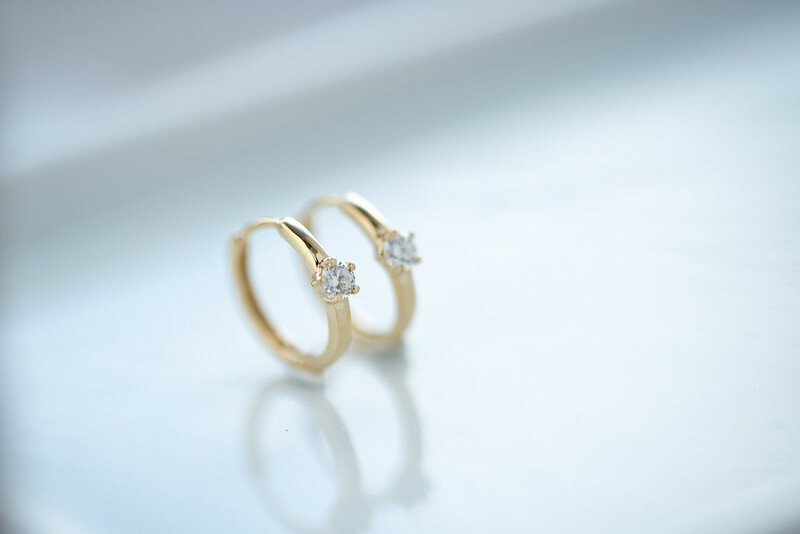 18K 5 Prong Diamond Earring Hoop